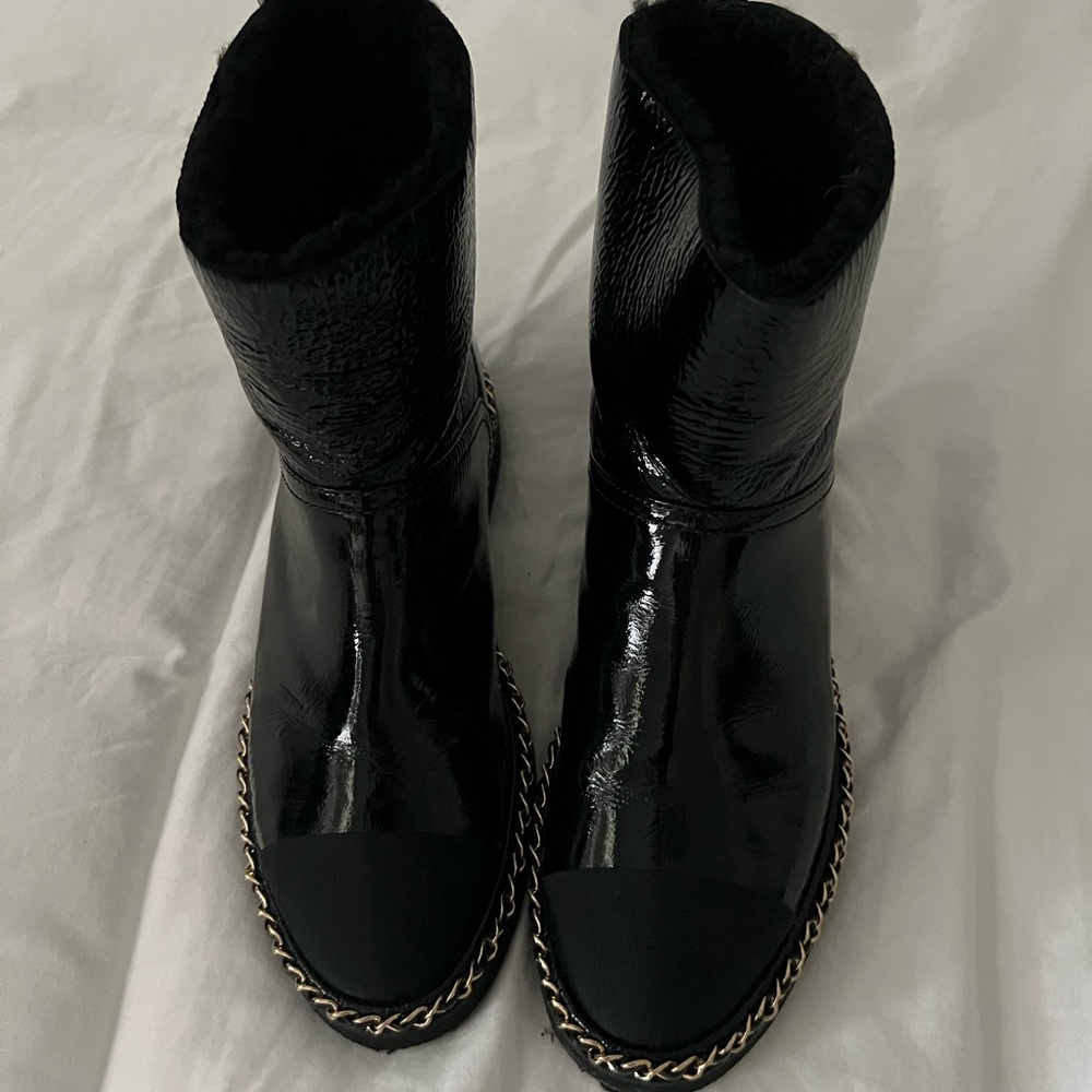 Chanel Short Boots-EXCELLENT condition. Worn 4 times. Authentic - Picture 5 of 6